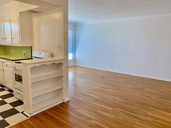 3rd image of 1429 N Fairfax Ave APT 10
