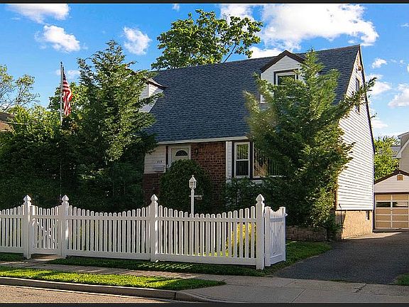 2nd image of 415 Franklin Ave
