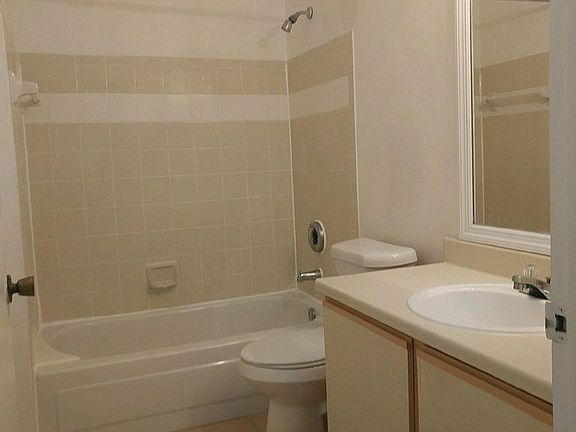 5th image of 3028 Parkway Blvd APT 110