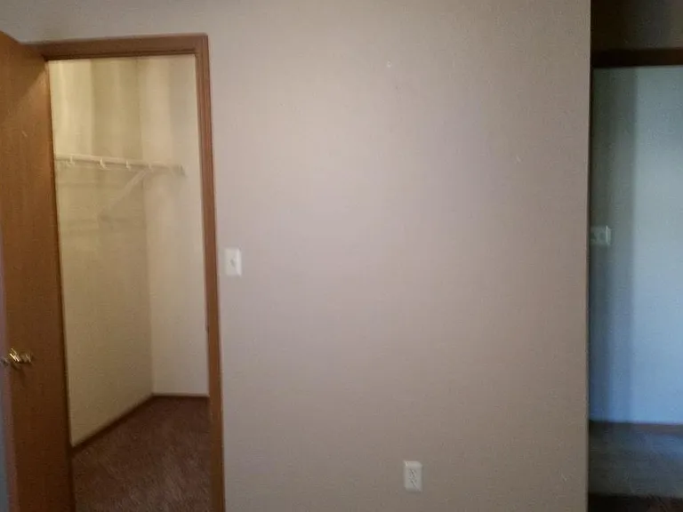 2nd br w/walk-n closet