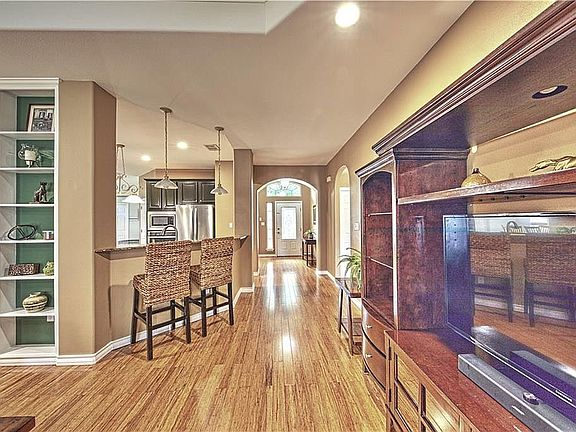 3rd image of 6826 Windy Creek Dr