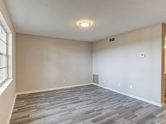 5th image of 1002 Willow Dr APT 69