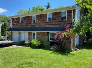 10 Knight Ln, Kings Park, NY 11754
