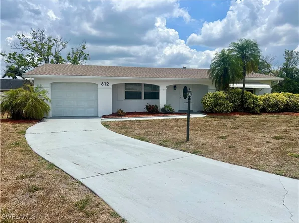 612 Grandview Ct, Lehigh Acres, FL 33936