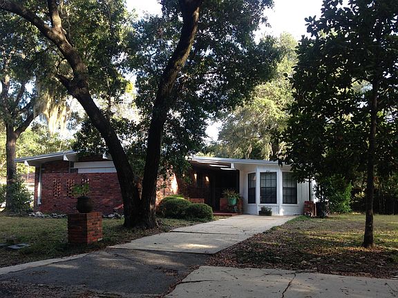 Front elevation wi trees