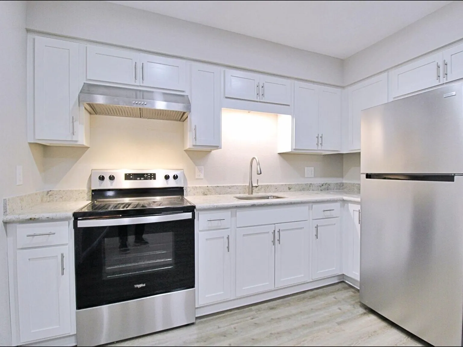 2 bed, 936 sqft, $1,600 — Photo 3