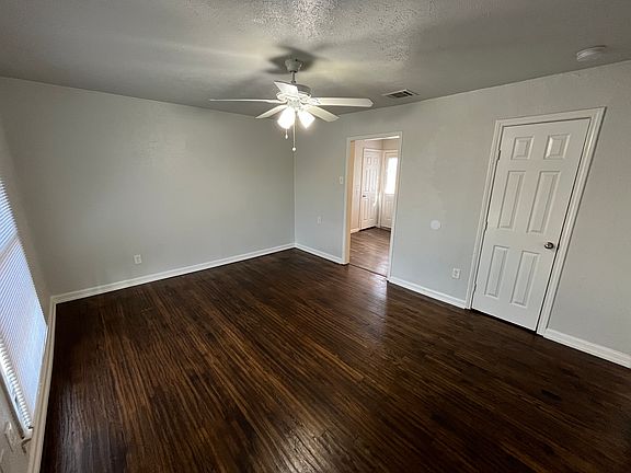 5th image of 430 Carver St