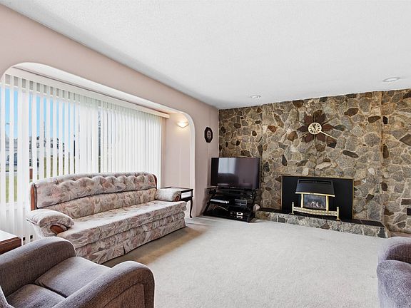 3rd image of 22641 Brown Ave