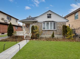 7130 172nd St, Fresh Meadows, NY 11365