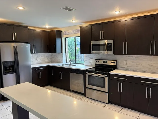731 SW 95th Way — Photo 5