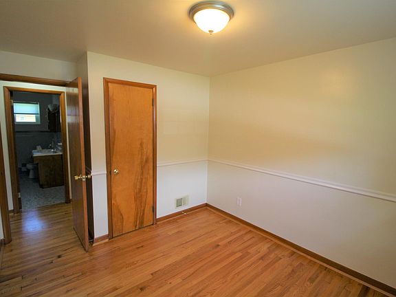5th image of 12 Woodland Ave