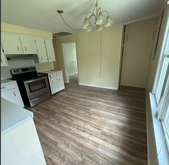 105 S General Collins Dr — Photo 2