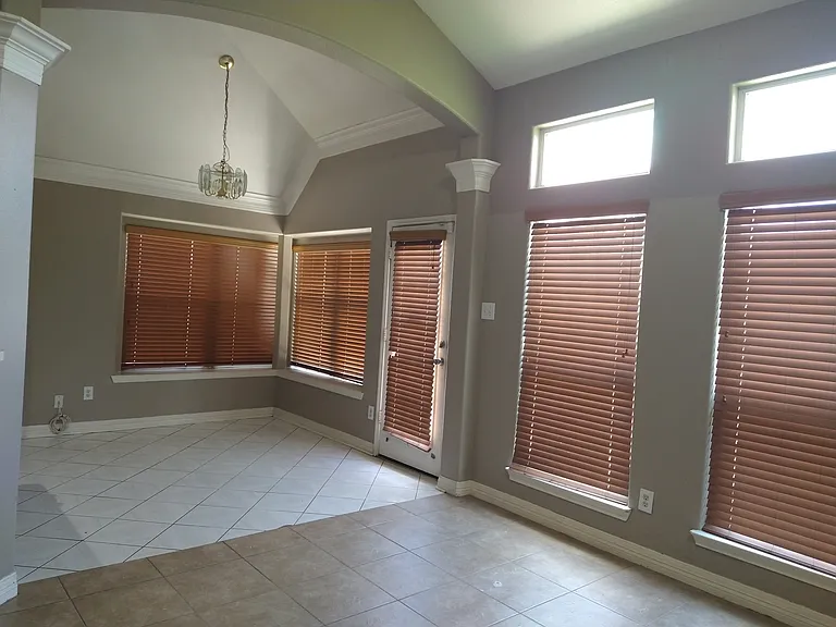 6434 Skyview Dr — Photo 3