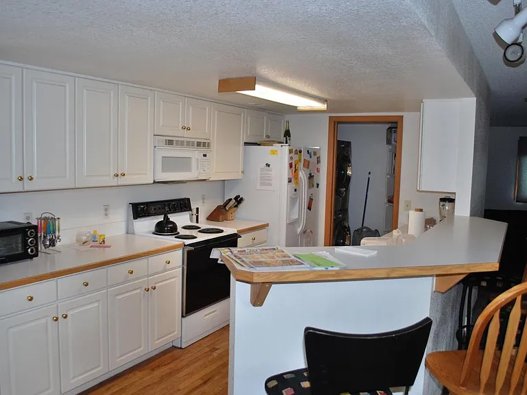2873 Springdale Ln — Photo 2