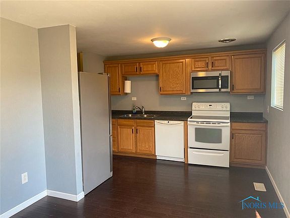 4th image of 4220 Northshire Dr