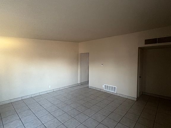 3rd image of 2313 Magnolia Dr