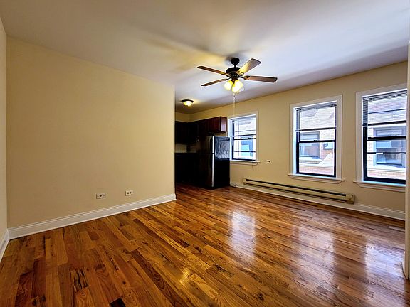 2nd image of 817 W Cornelia Ave #116