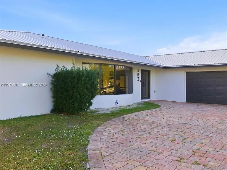 103 Tropicana Dr — Photo 38