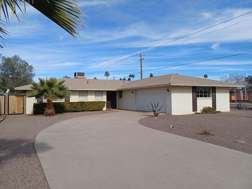 View from Camelback (Residential 25mph). Awesome location to Old Town, Parks and Amenities.