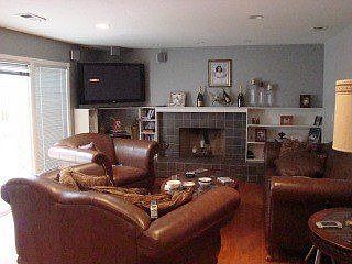 4th image of 734 Chatsworth Pl