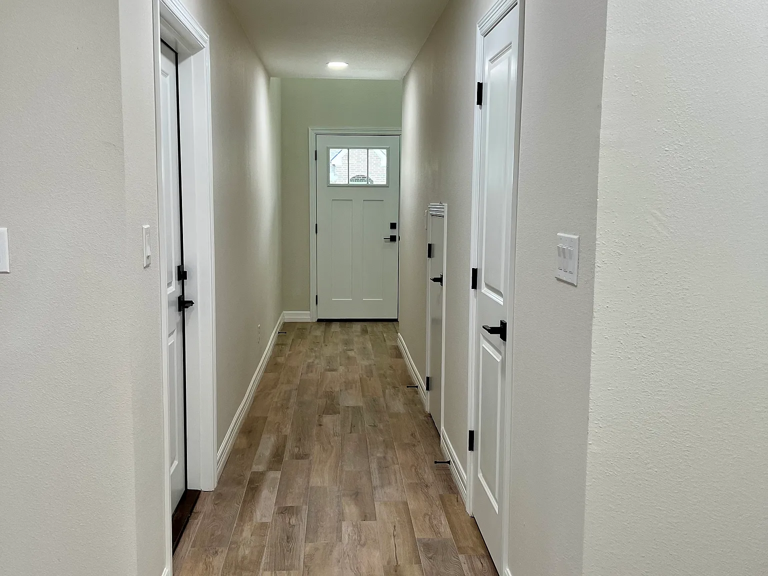 3 bed, 2.5 bath, 1220 sqft, $2,000 — Photo 2
