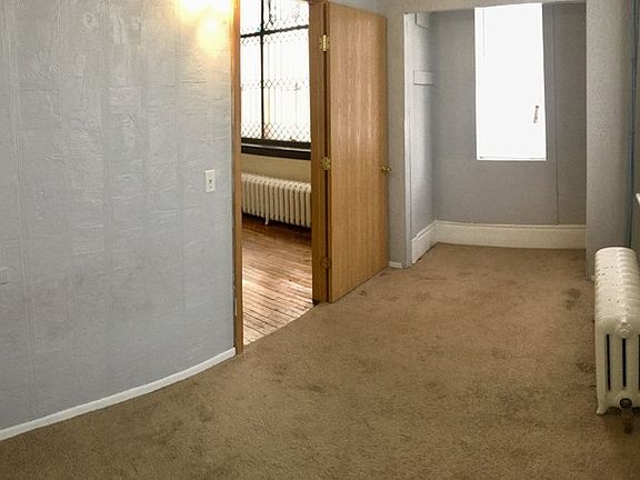 3rd image of 624 Como Ave APT 1