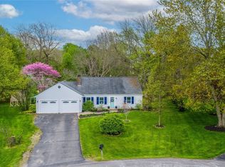 217 Huckleberry Rd, Farmington, NY 14425
