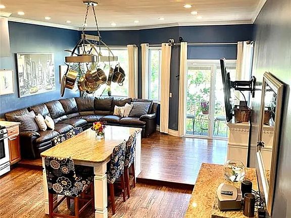 3rd image of 101 Tompkins Cir