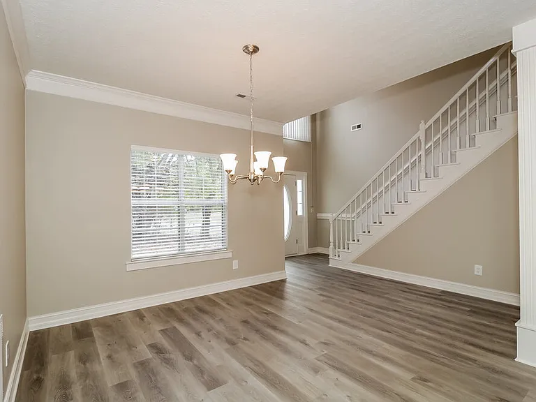 355 Woodstream Dr — Photo 8