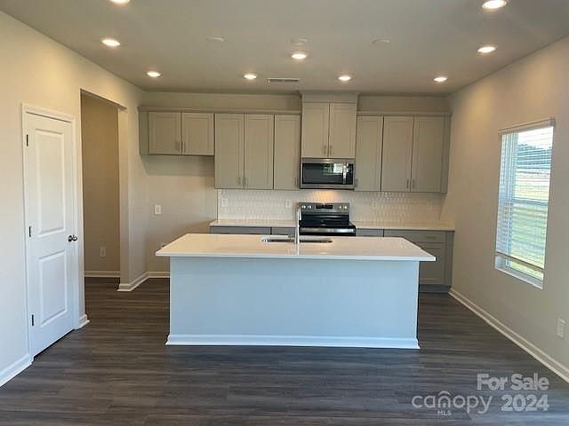 2nd image of 1809 Creekmist Pl