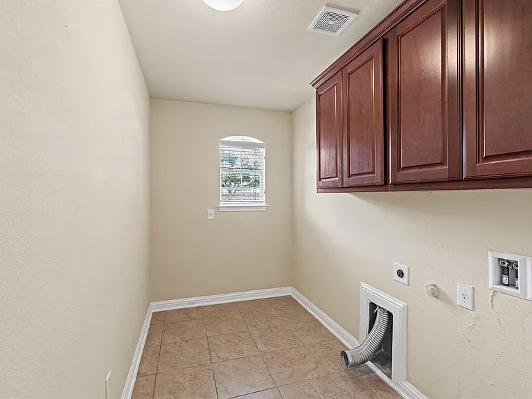3608 Glastonbury Trl — Photo 13