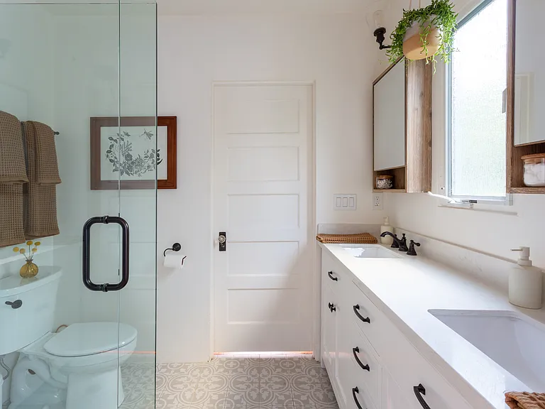 421 Montgomery St — Photo 14