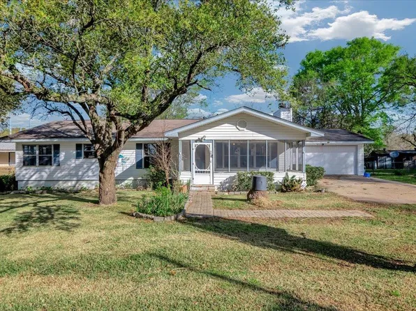224 County Road 4674, Etoile, TX 75944