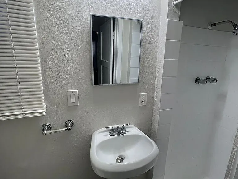 10965 S Figueroa St #12 — Photo 6