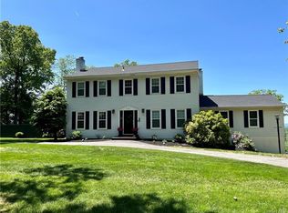 2 Alpine Dr, Hopewell Junction, NY 12533