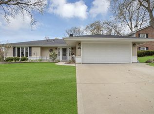 1360 Fairmont Rd, Hoffman Estates, IL 60169