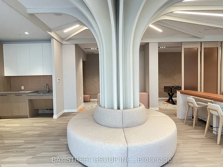 10 Oak St #902 — Photo 26