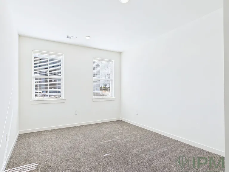 98 Penn Place — Photo 50