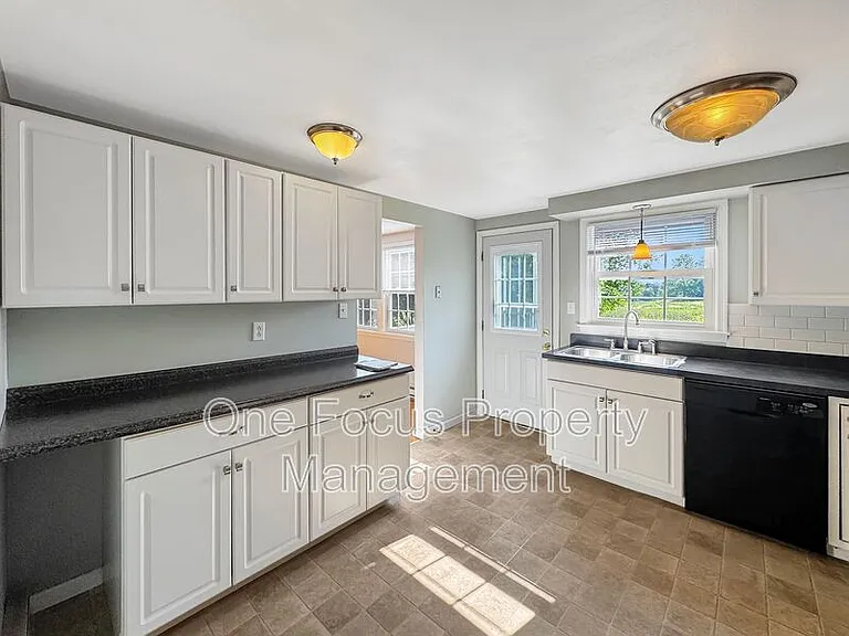 79 Valley View Rd — Photo 2