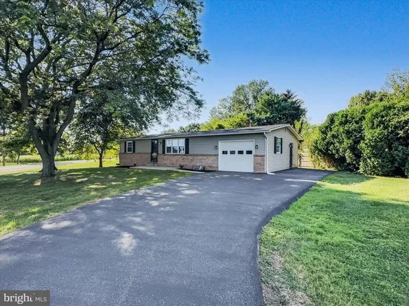 1006 Stellar Dr, Mount Joy, PA 17552