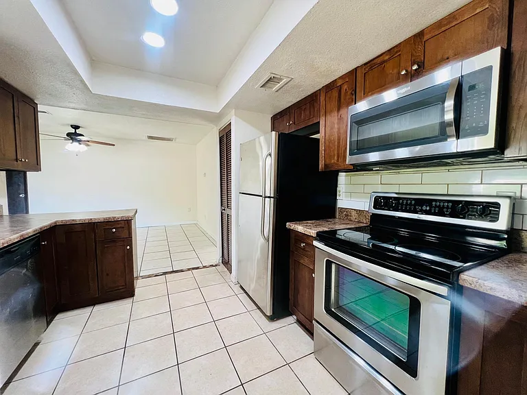 4641 Debbie Ln — Photo 11