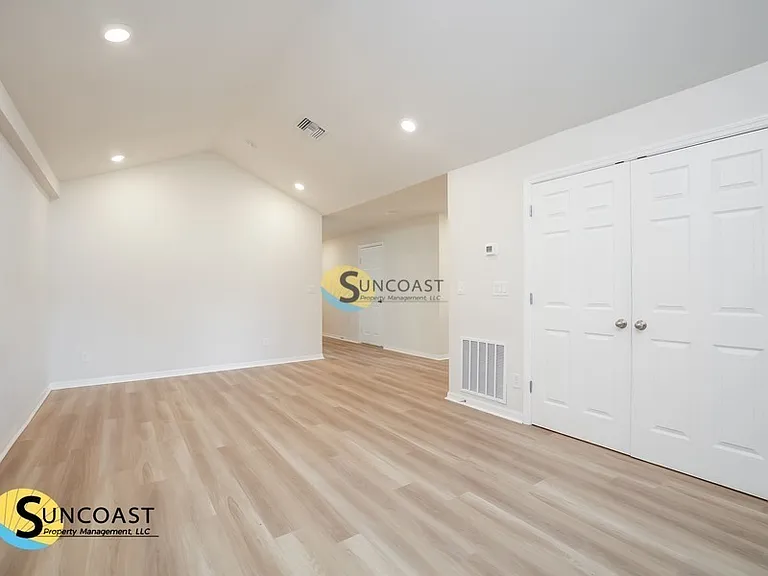 448 Tioga St — Photo 5