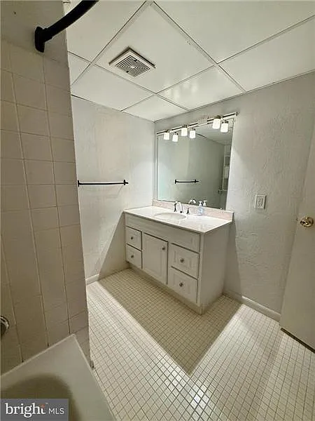 2 bed, $1,750 — Photo 4