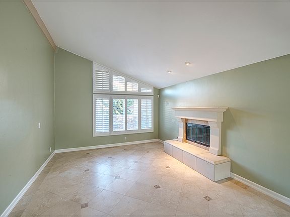 3rd image of 6238 Syracuse Ln