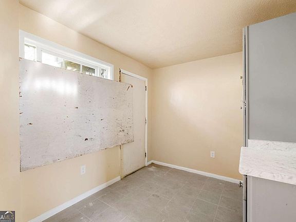 4th image of 1620 Line Cir