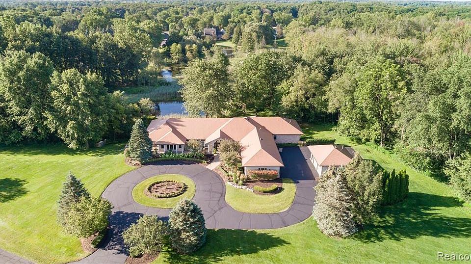 6345 Wilderness Dr, South Lyon, MI 48178 Zillow