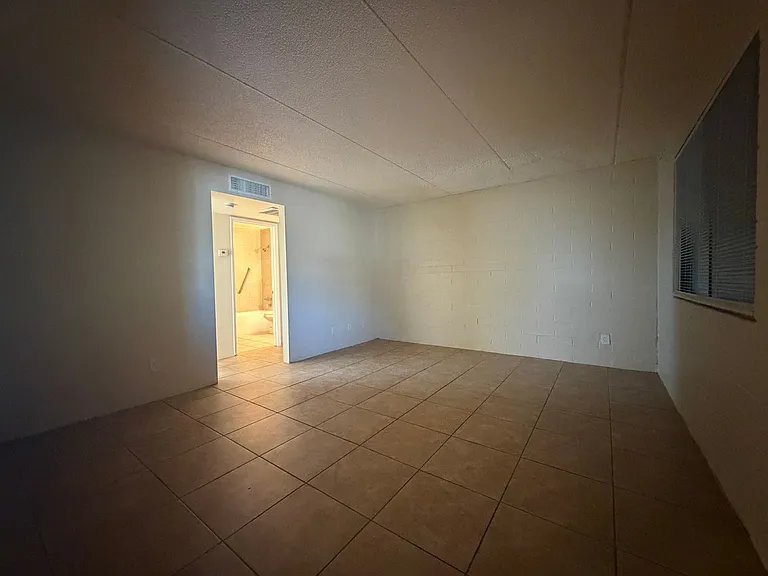 809 E Vogel Ave — Photo 8