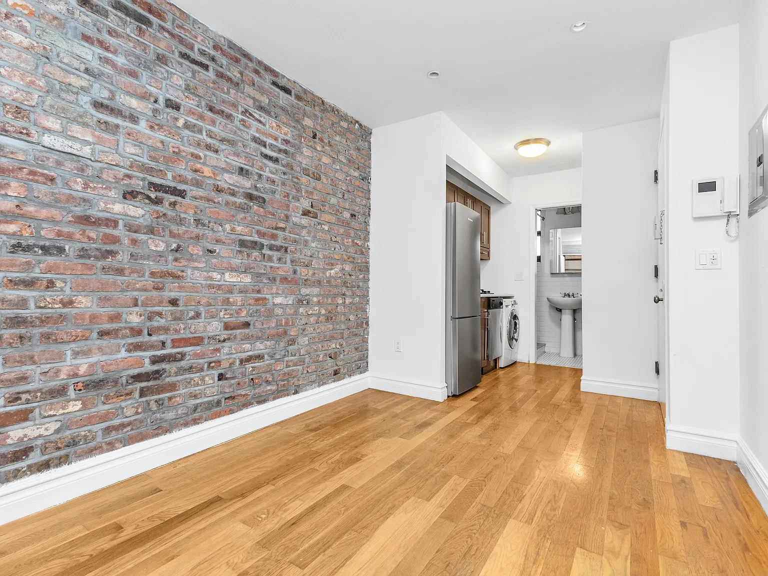 325 East 10th Street — Photo 3