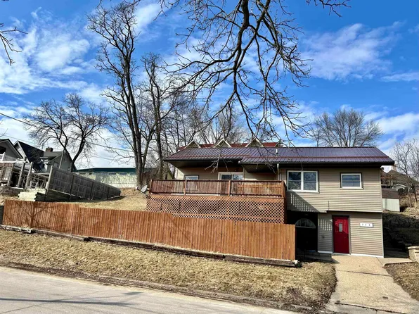 304 Jefferson St, Decorah, IA 52101