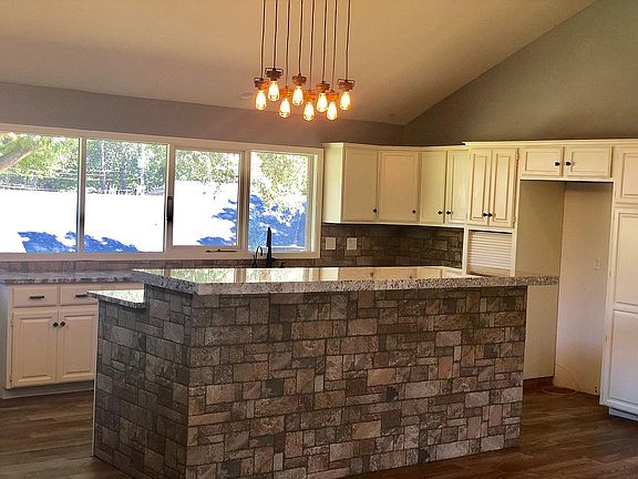 Kitchen Island/Bar